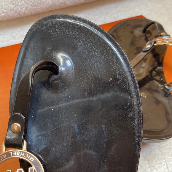 michael kors thong jelly sandals - Picture 5 of 14